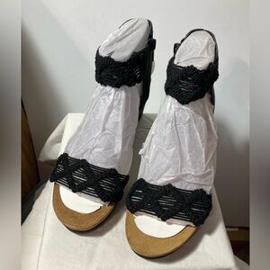 Lucky Brand Women's sandals, Tan and Black colored size 8 New